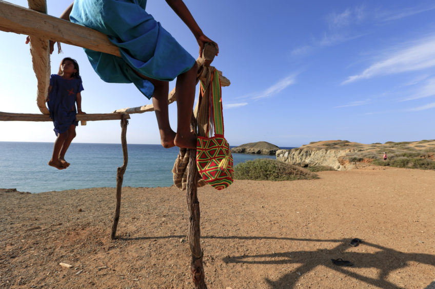 4.Ninas-Wayuu.-Cabo-de-La-Vela-Guajira.-Vendedoras-de-artesanias